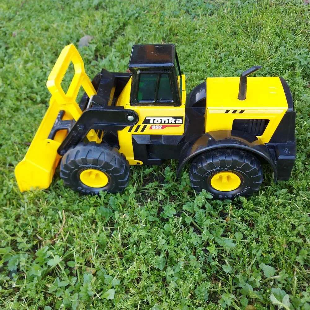 Hasbro Tonka Classic Wheel Loader 952 Front End Loader Steel Plastic Toy Truck